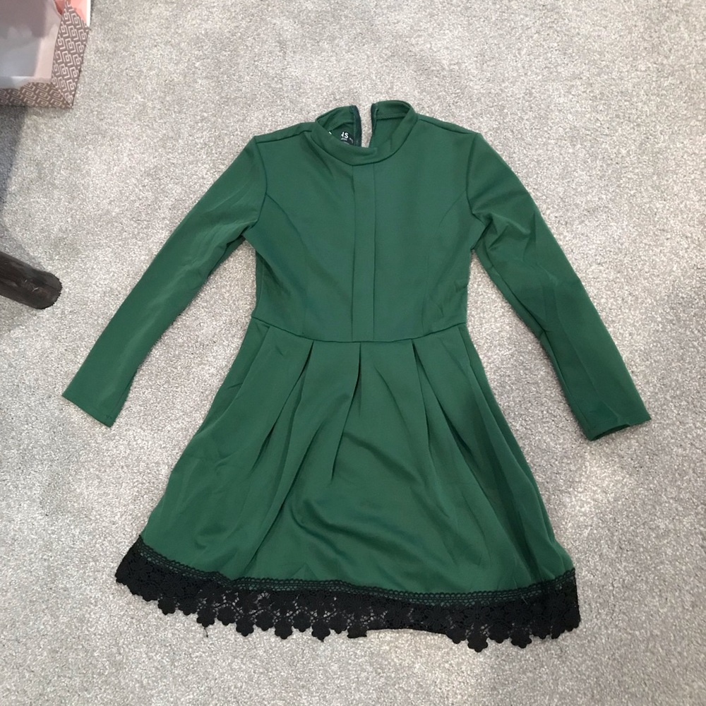 Green long sleeve dress with lace detailing
